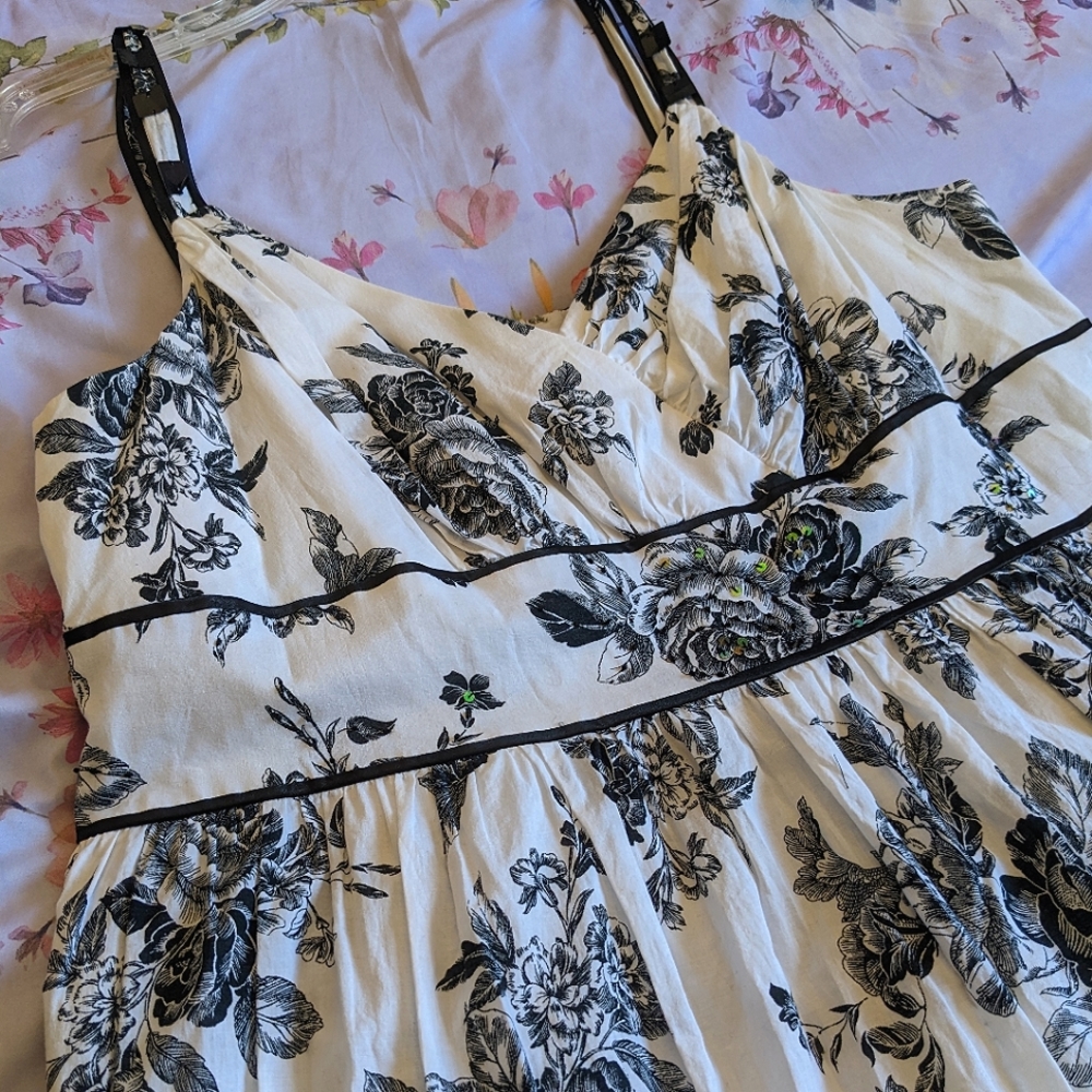 Signature Robbie Bee White Floral Dress